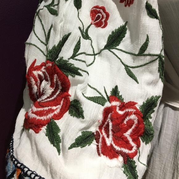 Beautiful Embroidered Robe - Picture 4 of 10